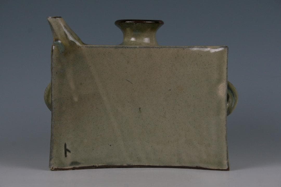 人間国宝金城次郎長男 琉球壷屋焼 登り窯　金城敏男 作 線彫魚文抱瓶（中）