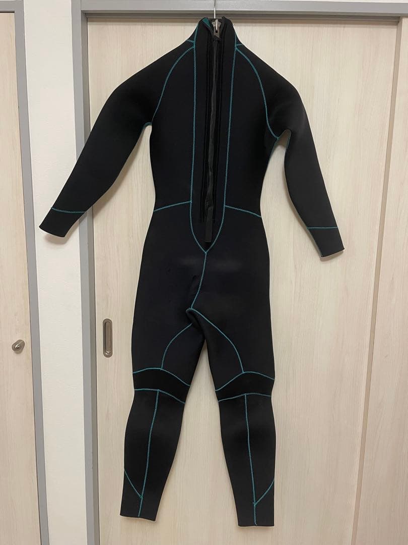 定価7〜8万　バイアームス　ウェットスーツ