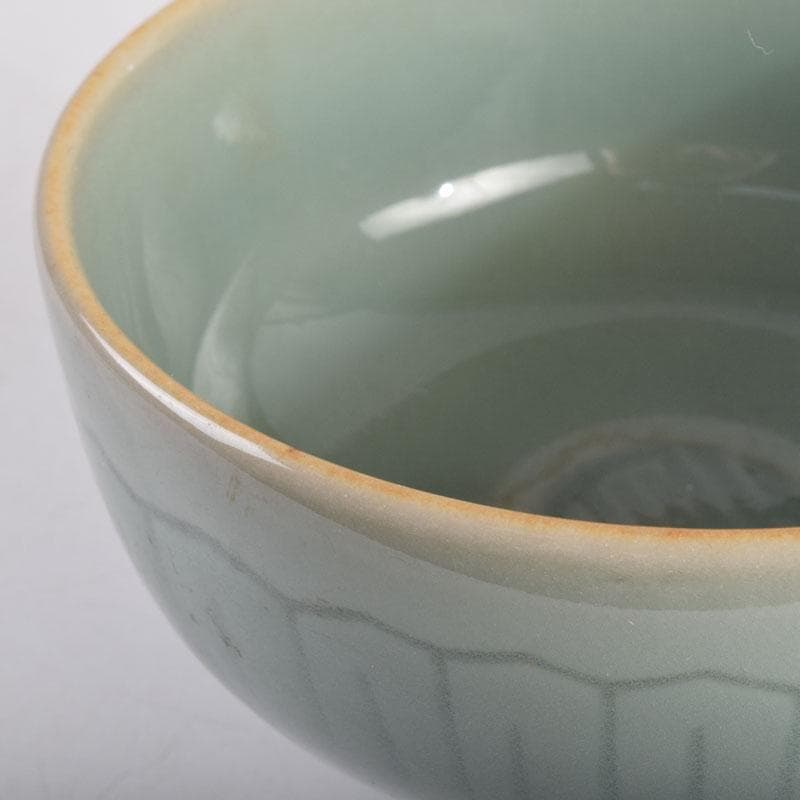 中国　龍泉窯　青磁人形手　刻寿字蓮弁文碗　V　8827