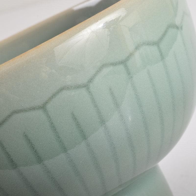 中国　龍泉窯　青磁人形手　刻寿字蓮弁文碗　V　8827