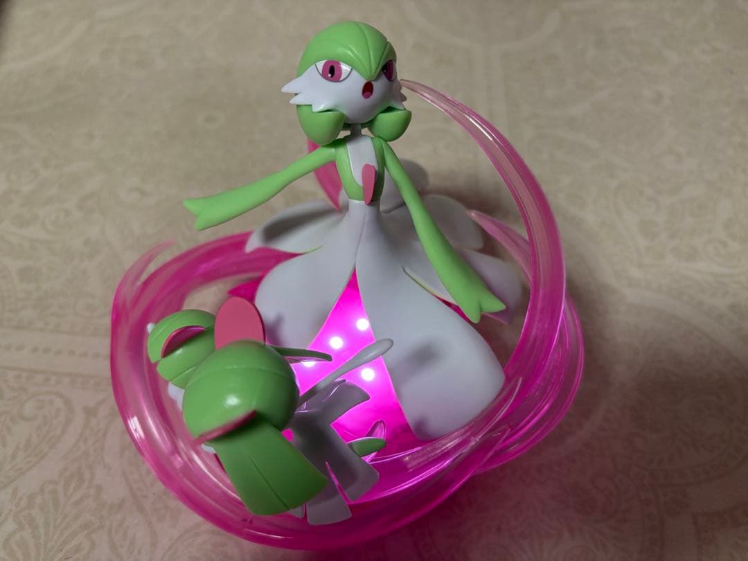 美品　ポケモン　ライトアップフィギュア ラルトス キルリア サーナイト