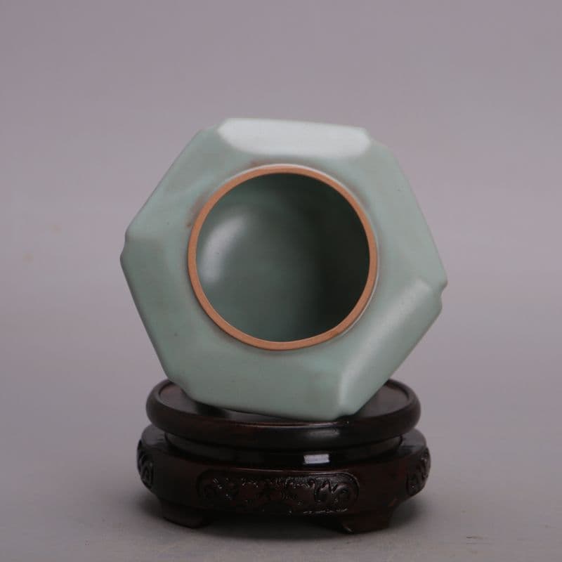 中国　汝窯 三足蓋香炉  竜魚 天青釉  工芸品  美術品 置物