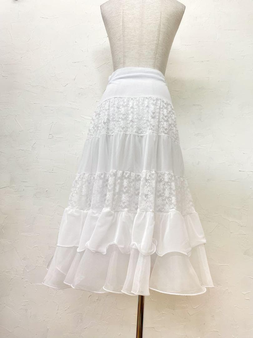 【ふわふわ】新品　レースがかわいい　白　ティアードスカート　ｍ060