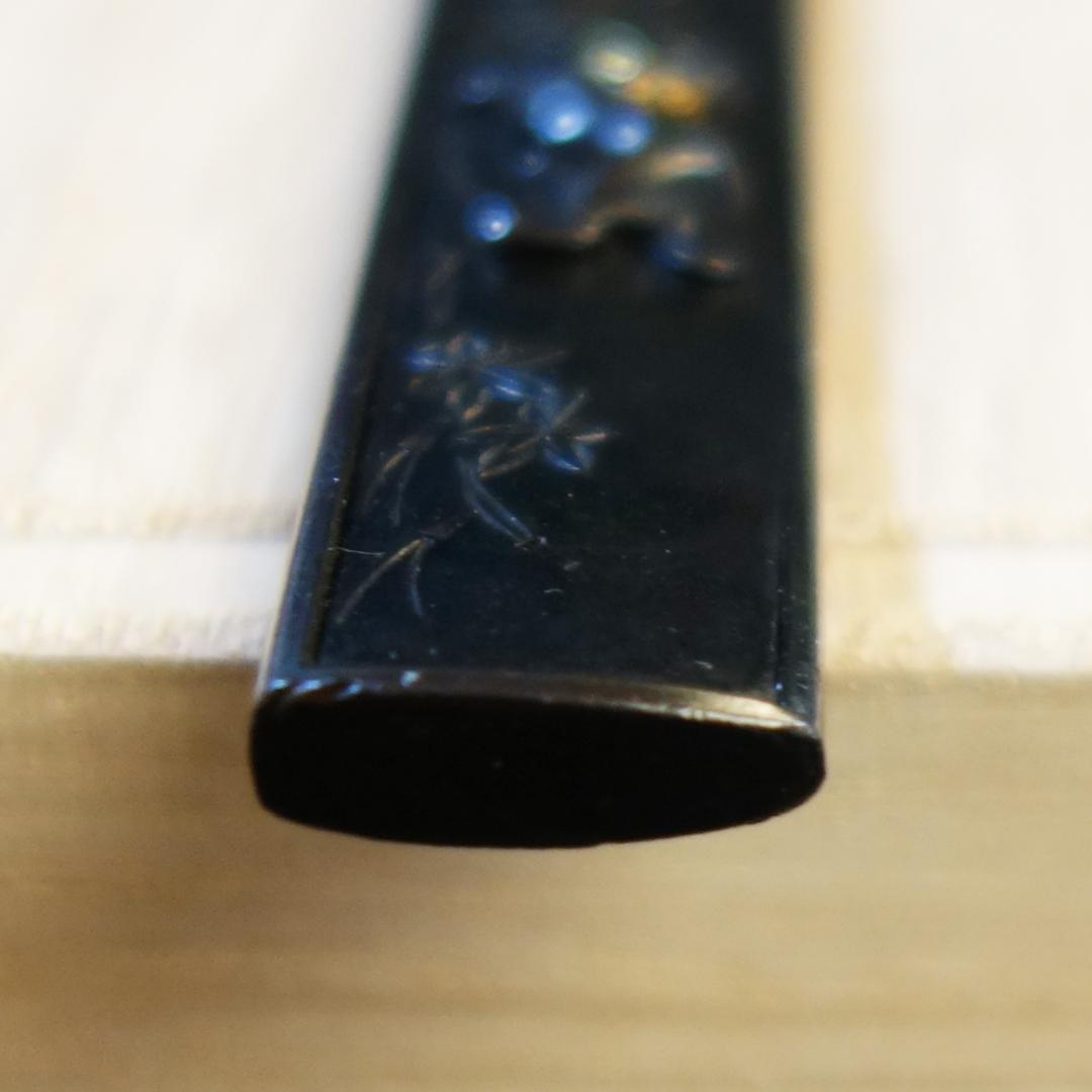 鍔 鐔 小柄 刀装具 日本刀 骨董【赤銅磨地 高肉彫 金銀象嵌 遊仔犬図小柄】