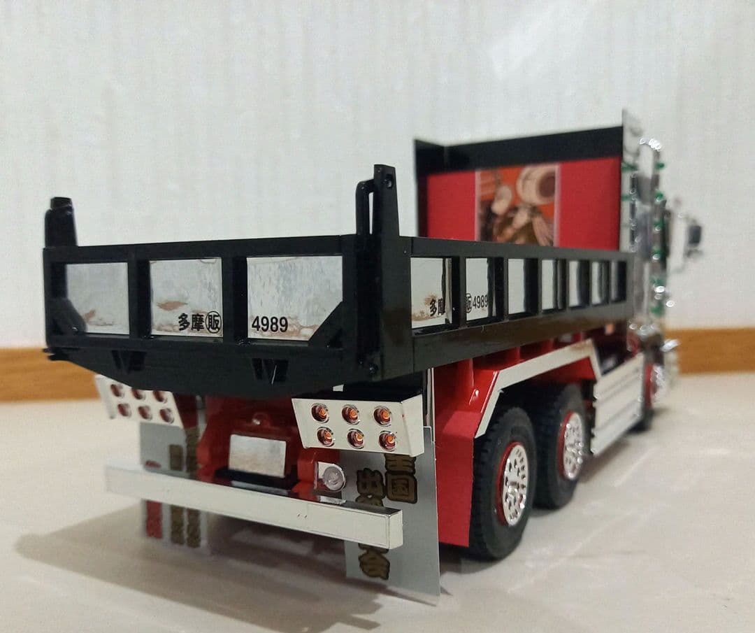 アオシマ1/32　デコトラプラモデル完成品 日野プロフィア　ダンプ完成品