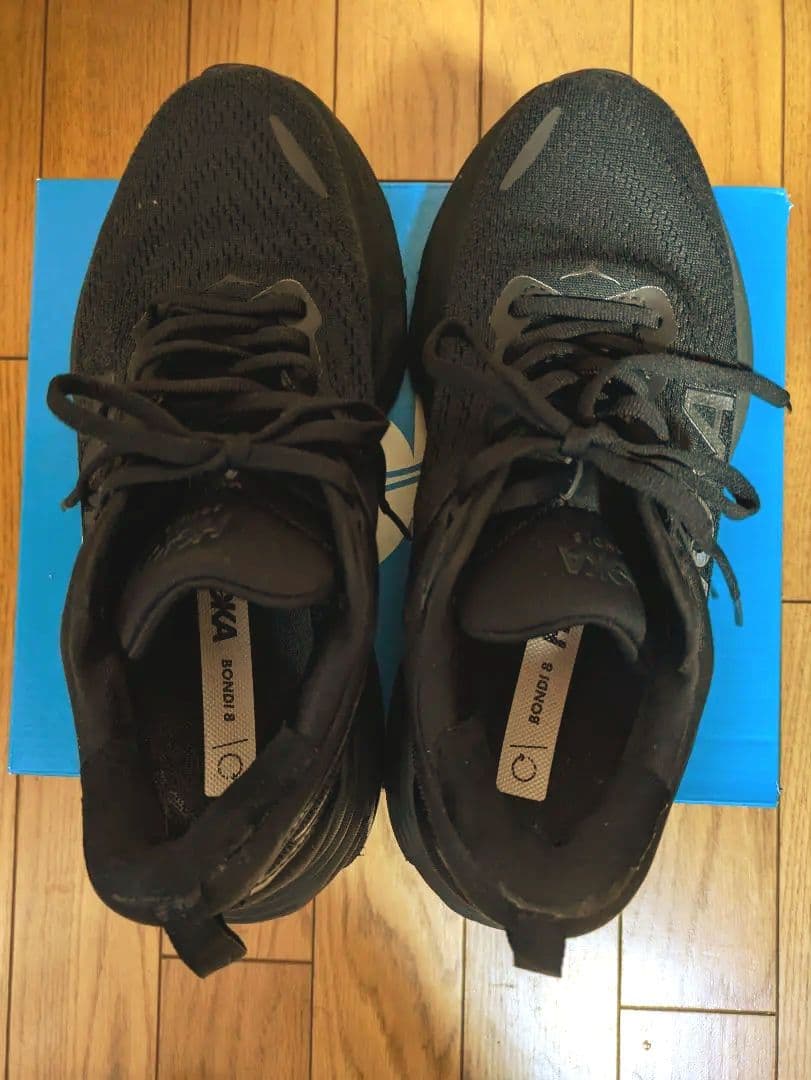 HOKA 　ブラック厚底シューズ