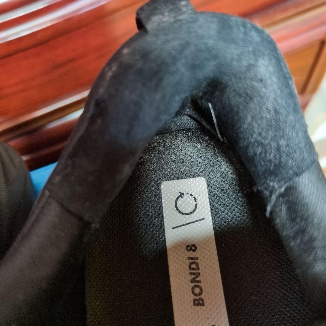 HOKA 　ブラック厚底シューズ