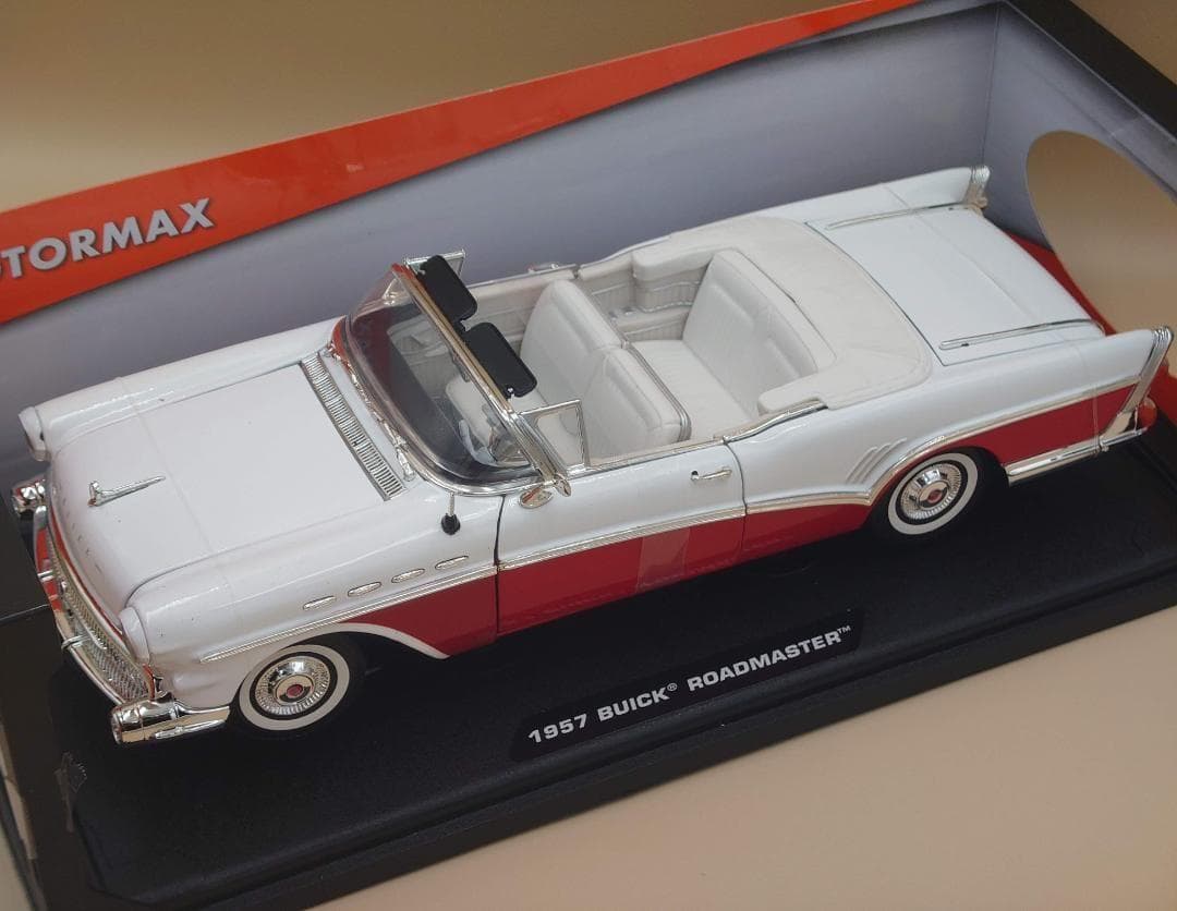 1/18 ビュイック ロードマスター 1957 ホワイト/レッド MM製ミニカー