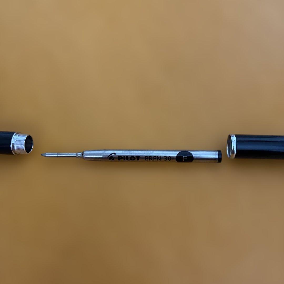 PILOT キャップレス　ボールペン黒いエレガントなボールペン本体