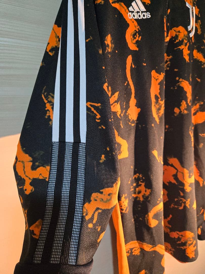 ​【正規品】 ユヴェントス 20/21 AOP トレーニングトップ