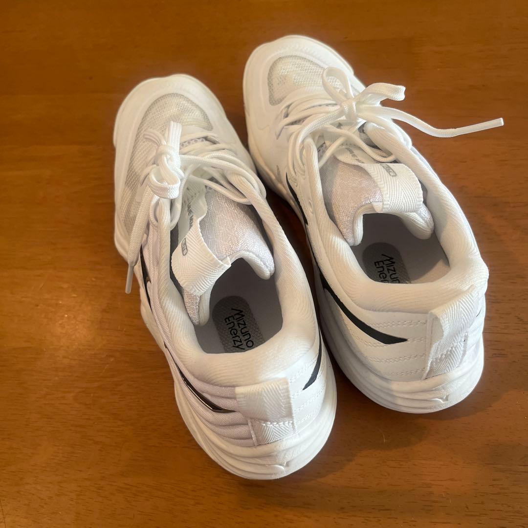 ミズノ　バレーボールシューズ ウェーブモーメンタリーエリートv1ga2512