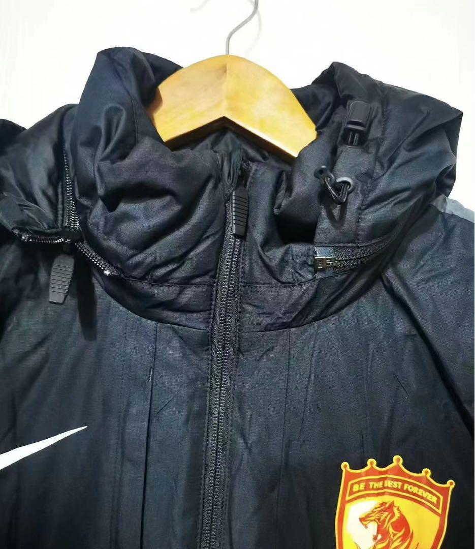 【チーム支給品】広州恒大支給品　市販なしサッカーベンチコート