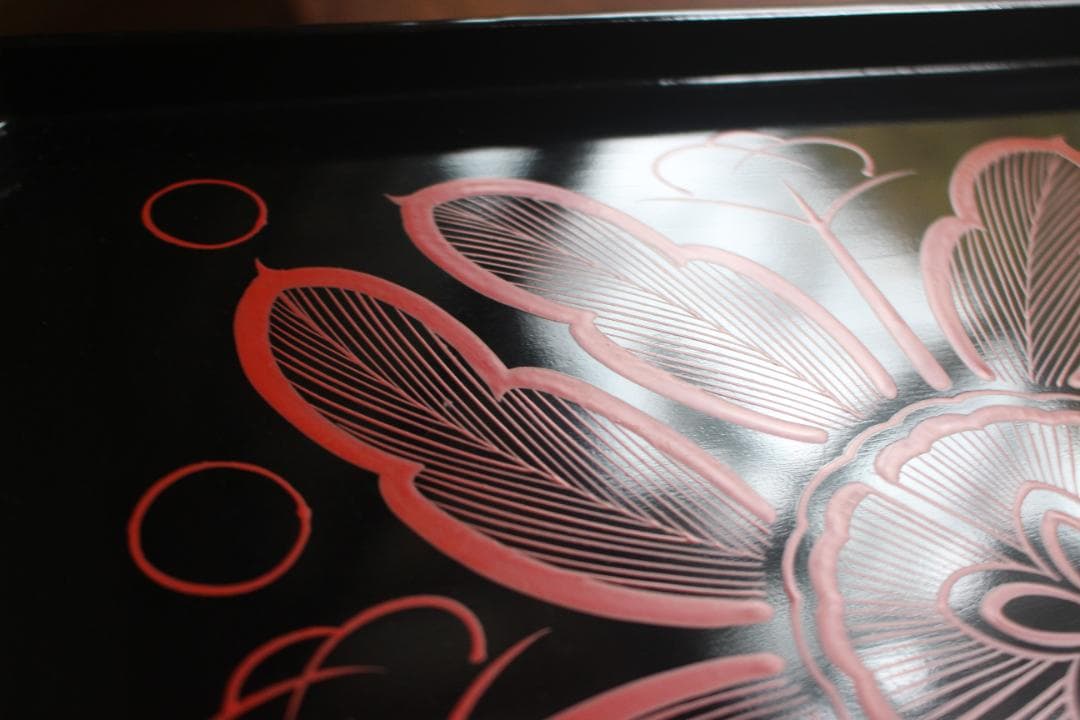 時代逸品！端正な黒漆に優美な木芙蓉文の映える隅切四方折敷（検京塗吉野塗お盆お膳