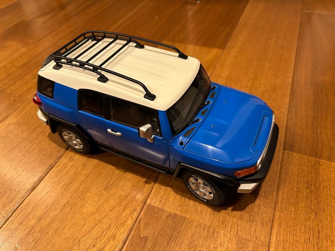 トヨタ FJクルーザー ミニカー　オートアート　1/18