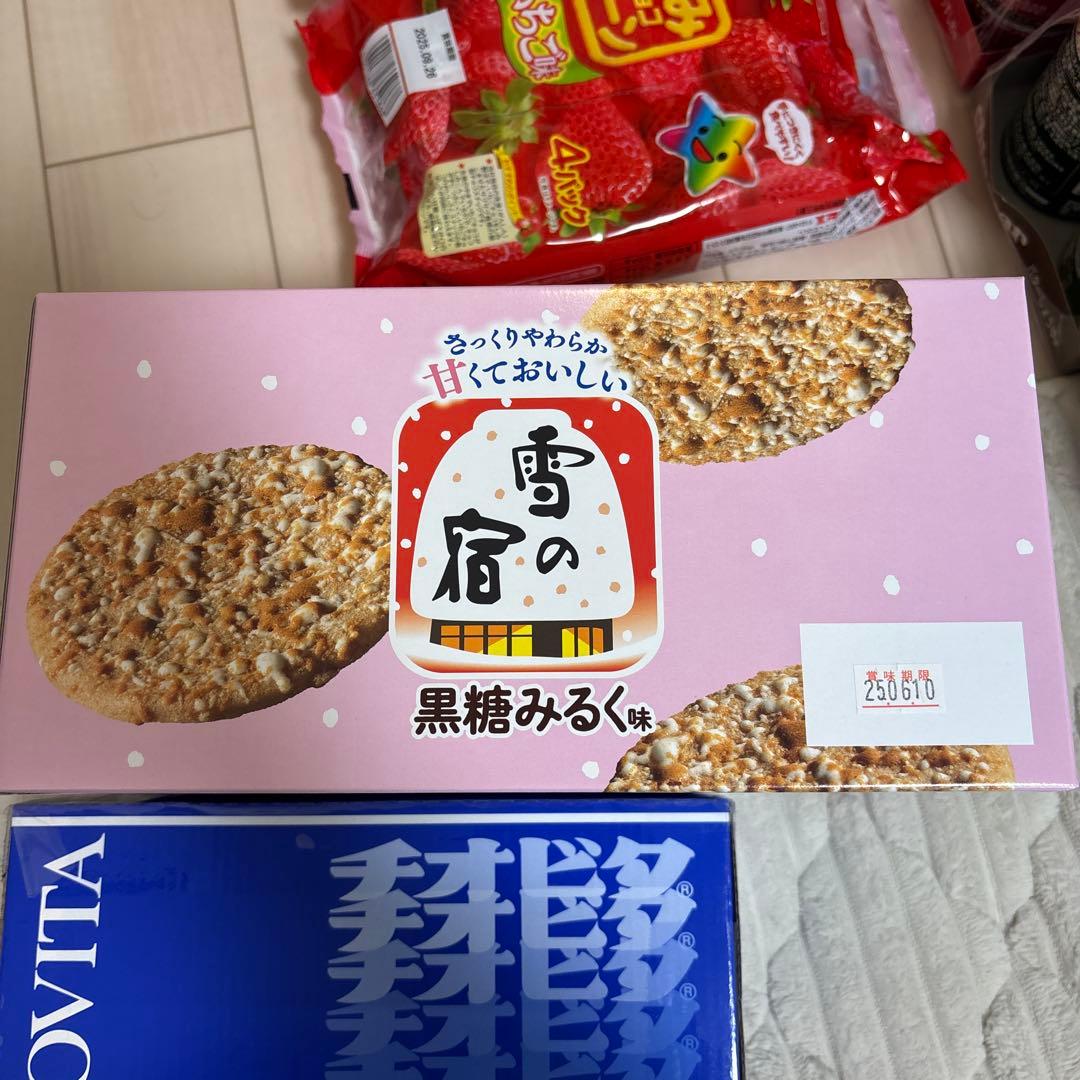 新品⭐︎大量！お菓子　ドリンク　チョコレート　まとめ売り⭐︎