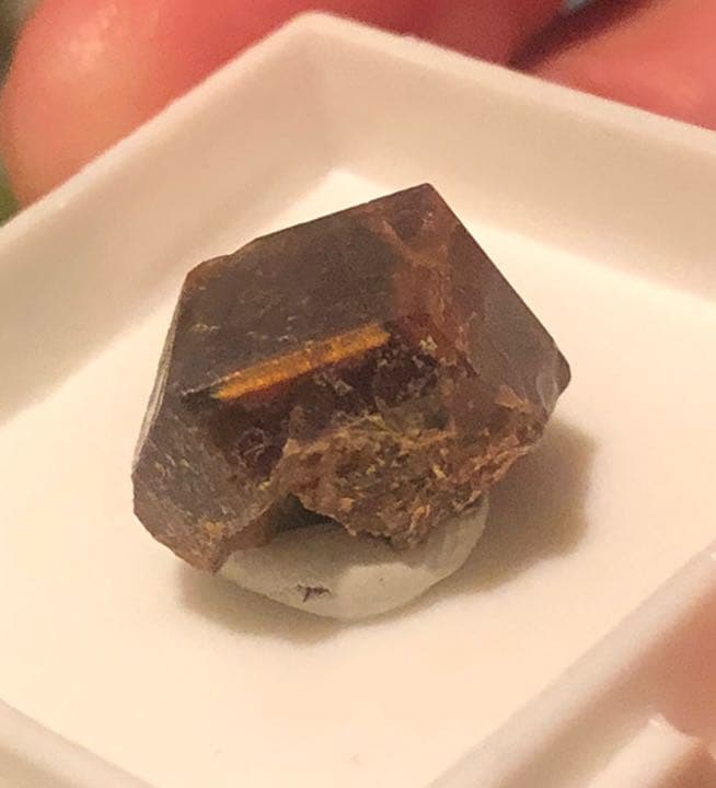 大粒単結晶　ネオンレインボーガーネット