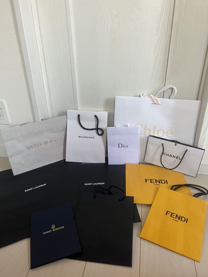 紙袋サンローラン.ハリーウィンストン.バレンシアガ.ディオール.シャネル.クロエ
