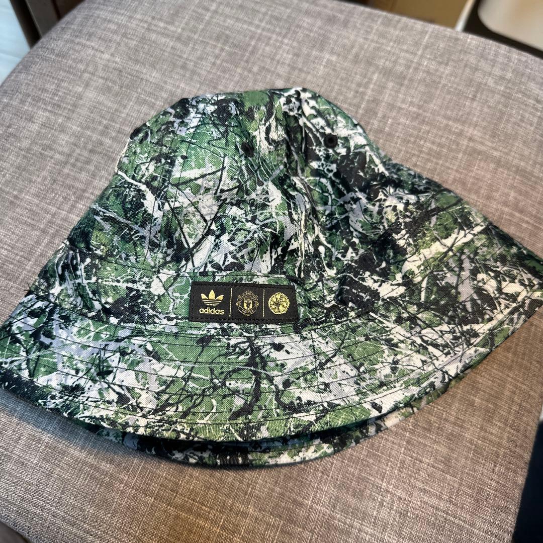く*に様 新品 adidas マンチェスターユナイテッド×ストーンローゼズ バケ