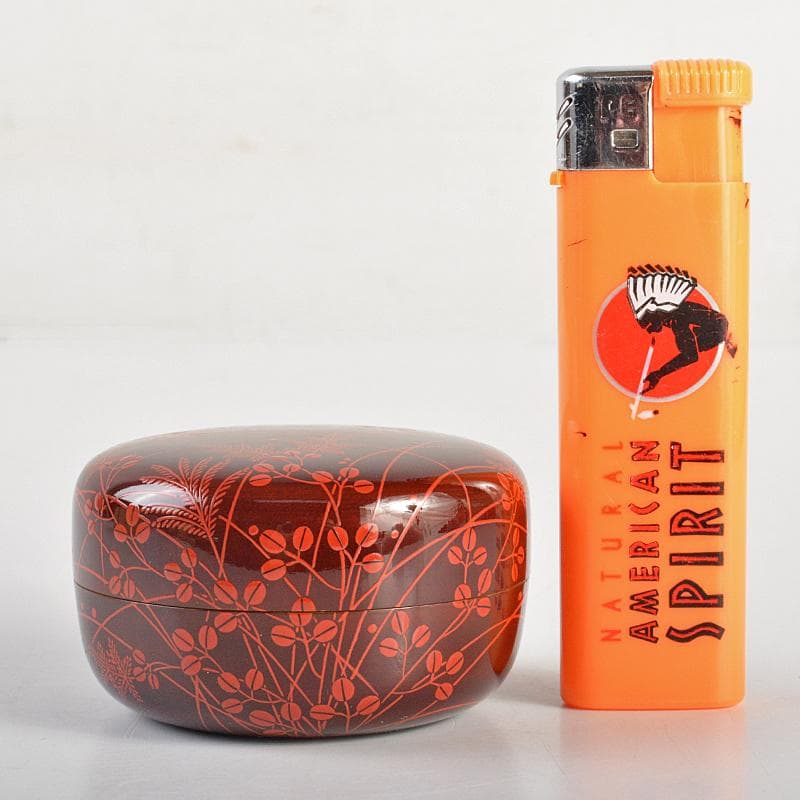 茶道具　漆塗　秋野蒔絵　内銀溜白粉解香合　在銘　共箱　D　R7406