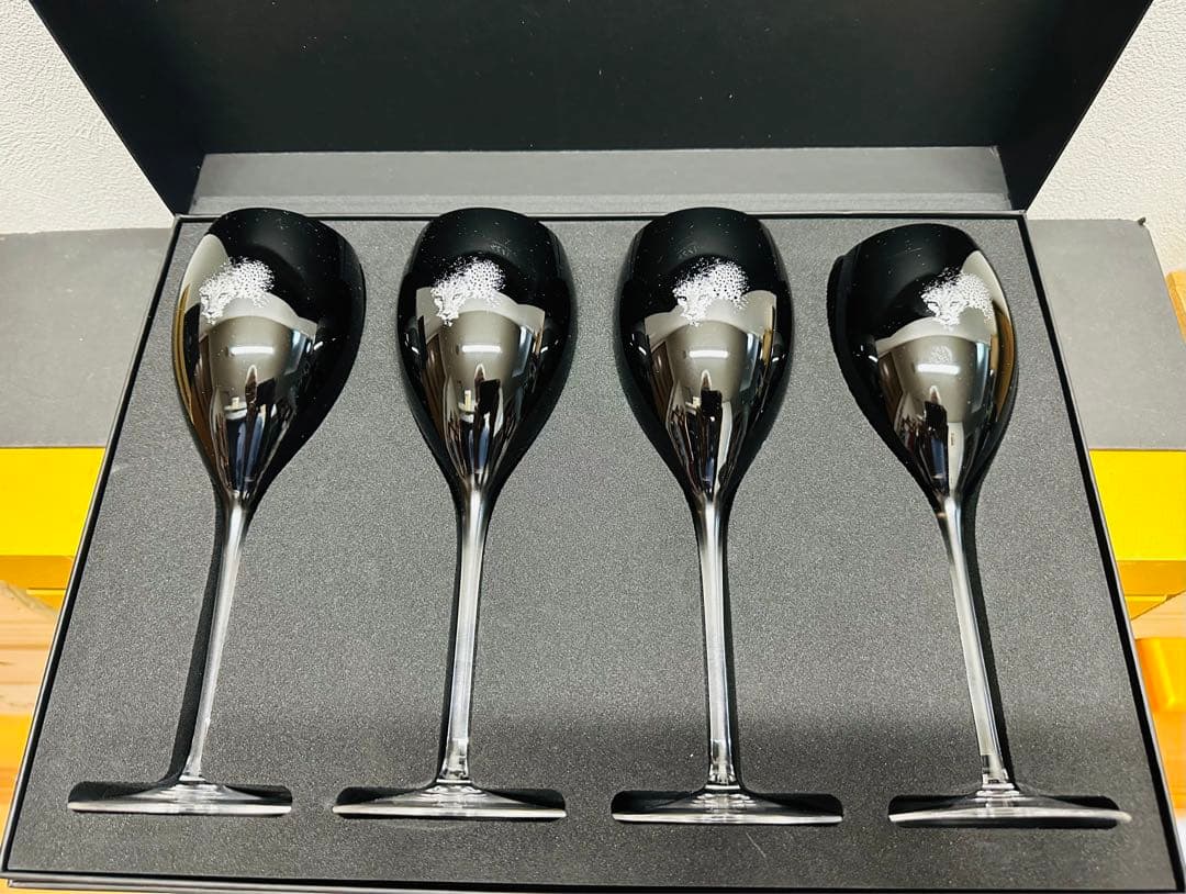 非常に希少な逸品‼️テタンジェコレクション2008専用グラス４脚とダミー・ボトル