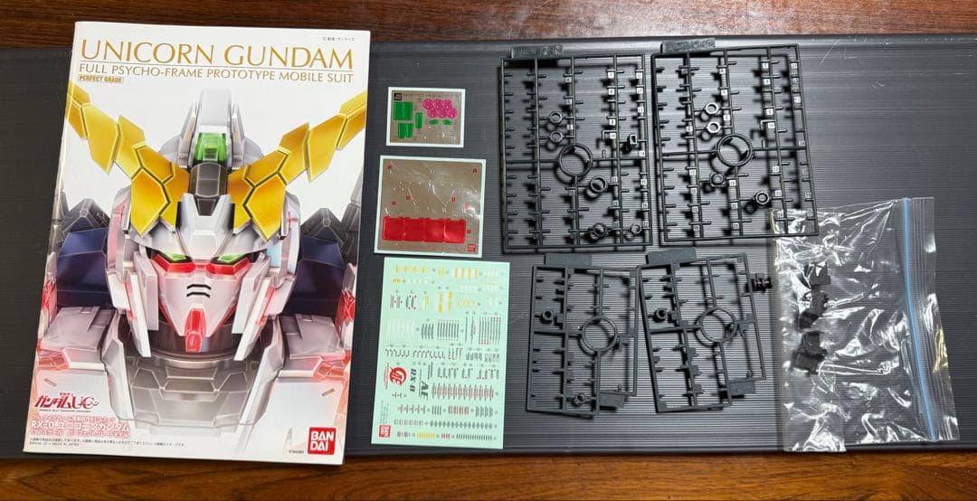 ＰＧ ユニコーンガンダム（素組）、拡張ユニット 、LEDユニットセット