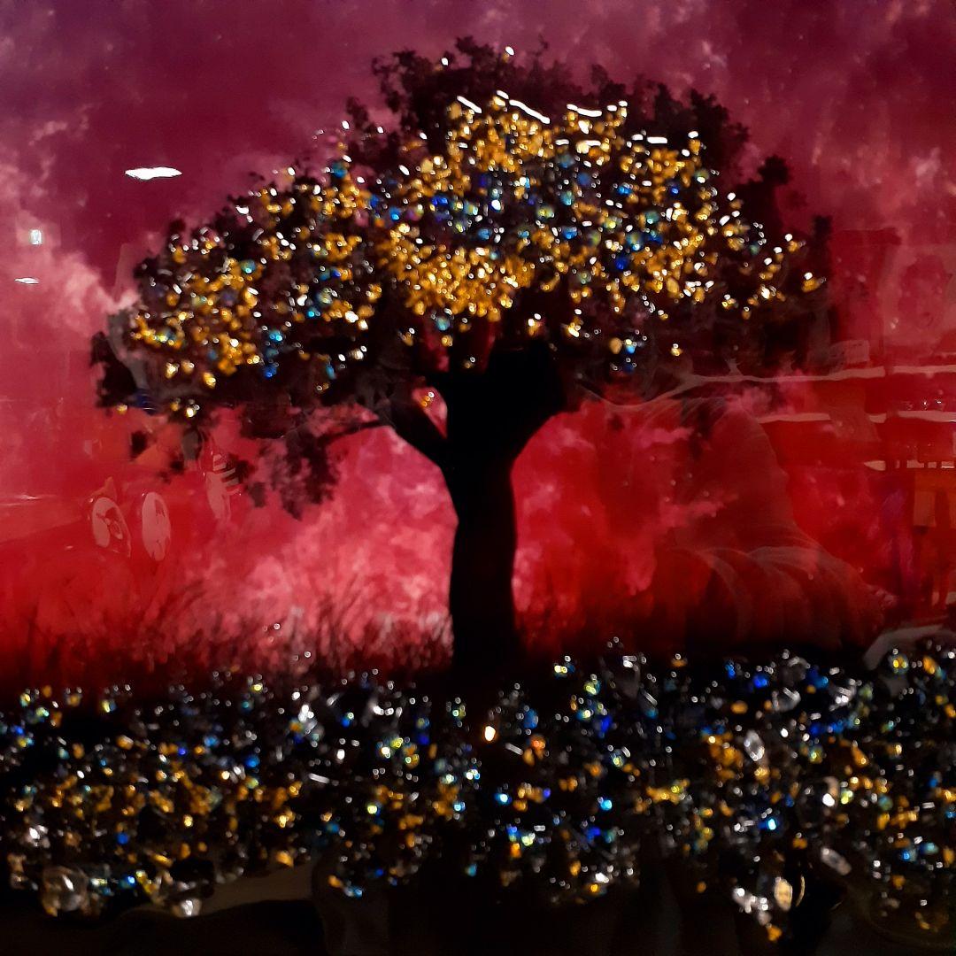 輸入雑貨　天然石　『神秘的な月』　風景画　水晶石　クリスタル　フレーム付き