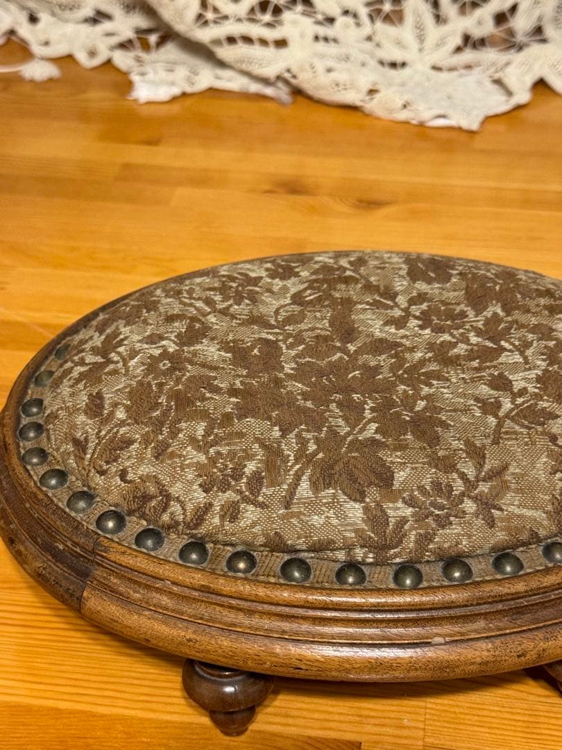 ピンクッション とアンティークピン、台座セット