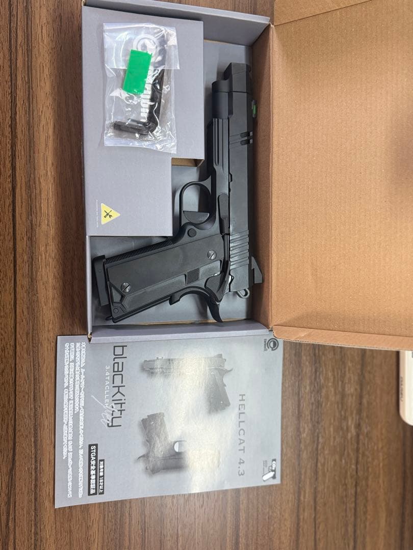 新古品！！ BLACKITY HELLCAT 43 co2ガスガン