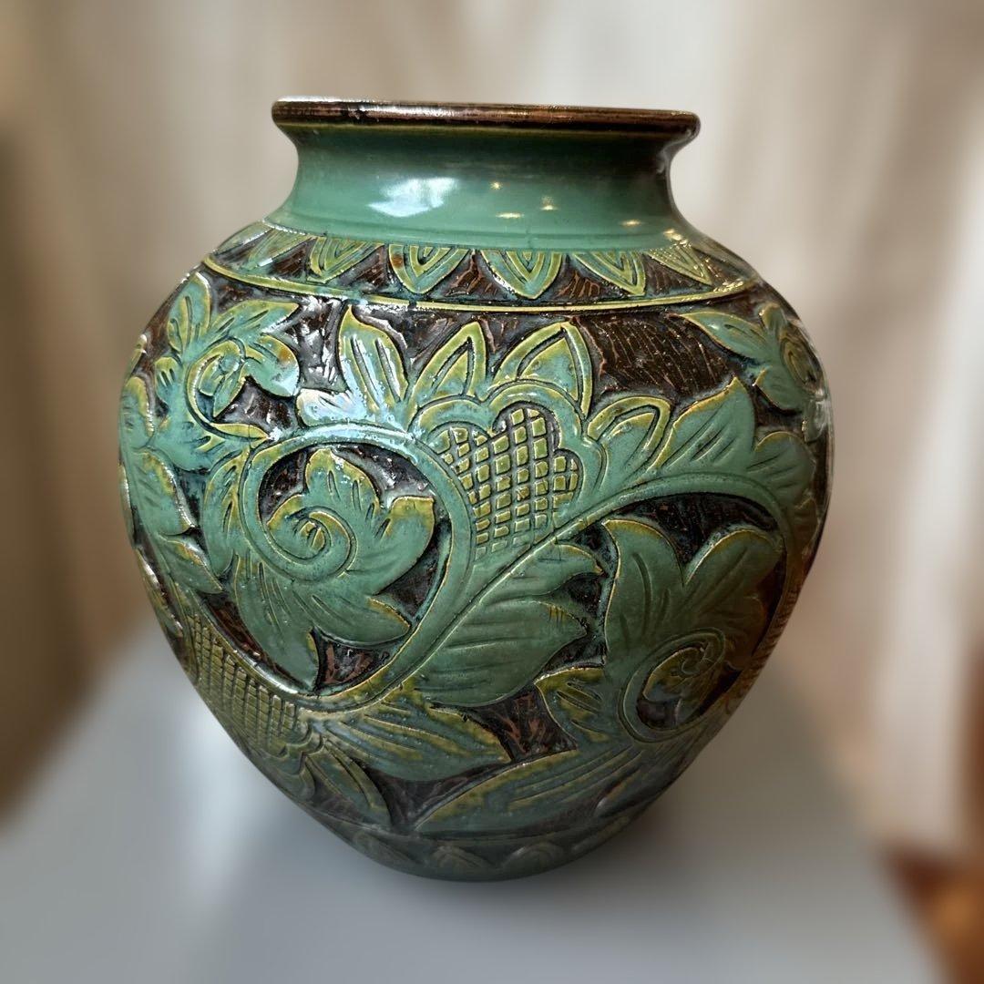 壺屋焼　緑釉唐草掻き落とし　大壺