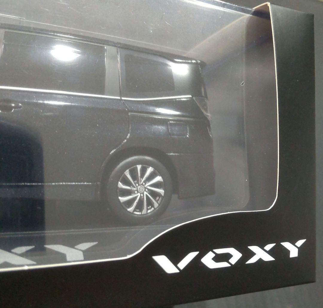TOYOTA現行VOXY未開封ミニカー 1/30サイズ90系☆ヴォクシー非売品