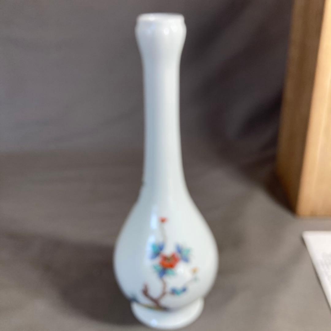 【柿右衛門】赤絵の伝統　日本の名窯　角福　柿右衛門作　錦山茶花文　花瓶