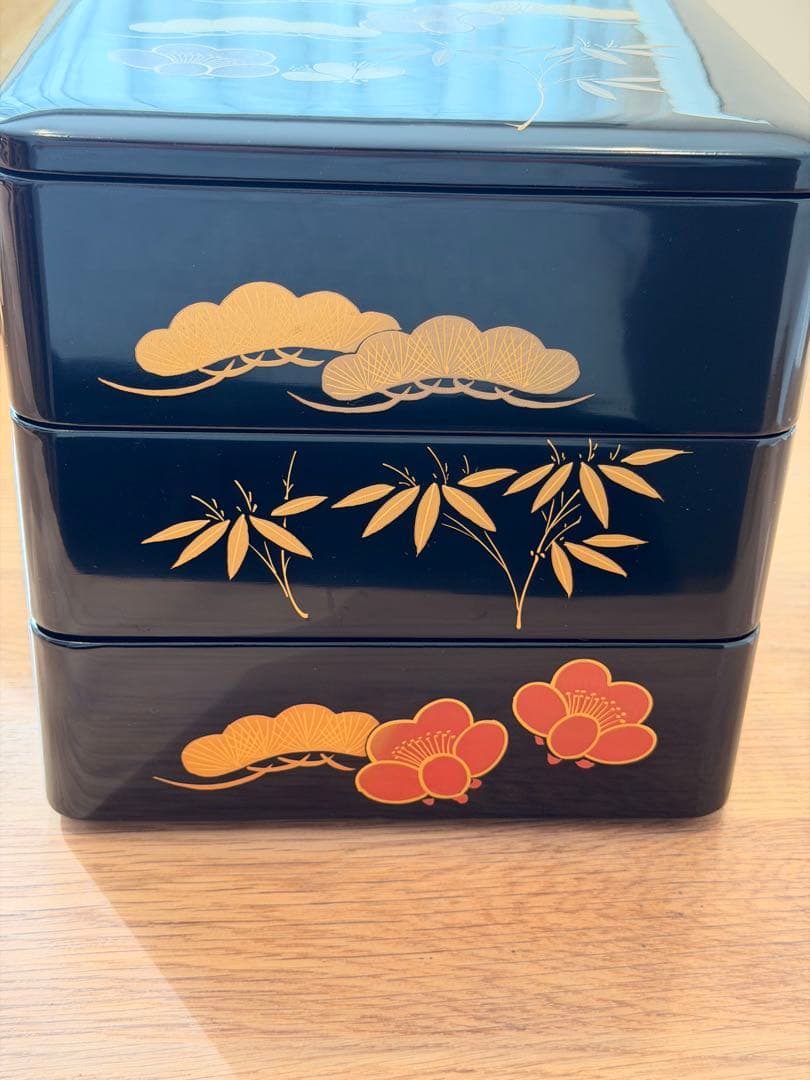 漆器 3段重箱 金色の雲と花模様