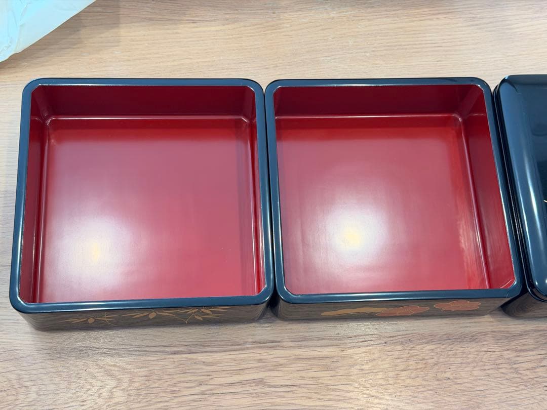 漆器 3段重箱 金色の雲と花模様