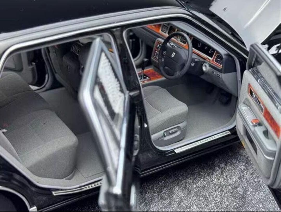 【新品】全開閉 Almost Real 1/18 トヨタ センチュリー 1997