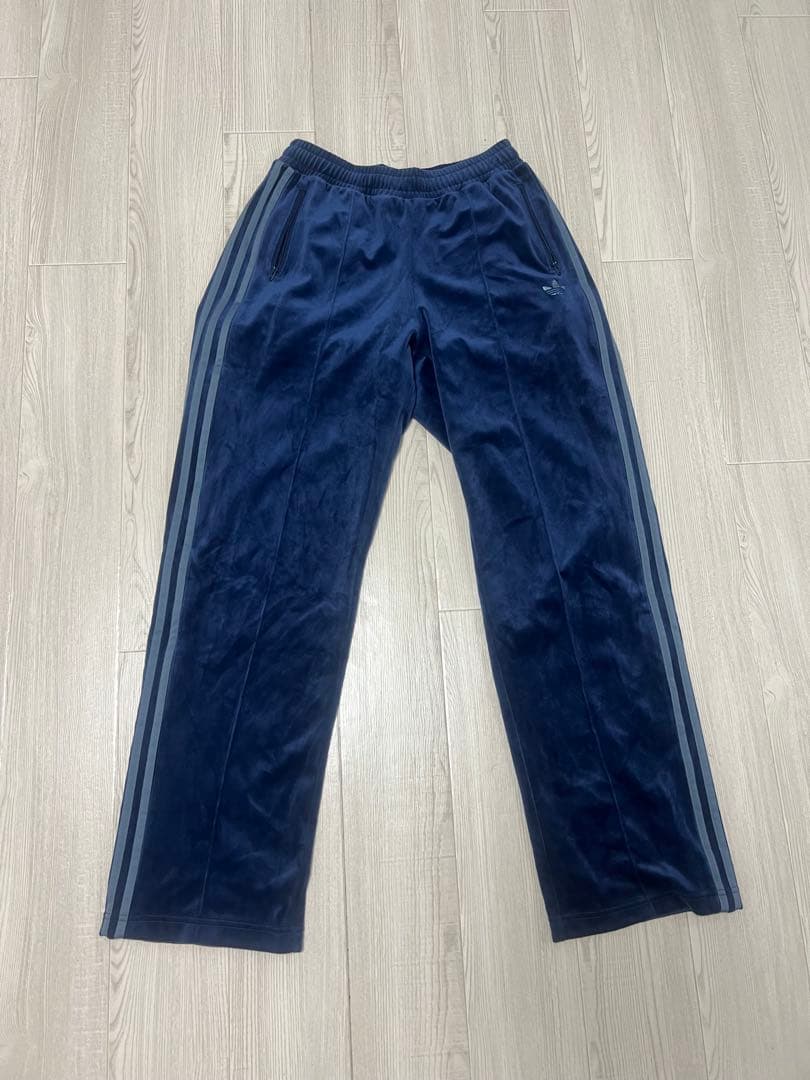 adidasベッケンバウアー ベロア トラックパンツ