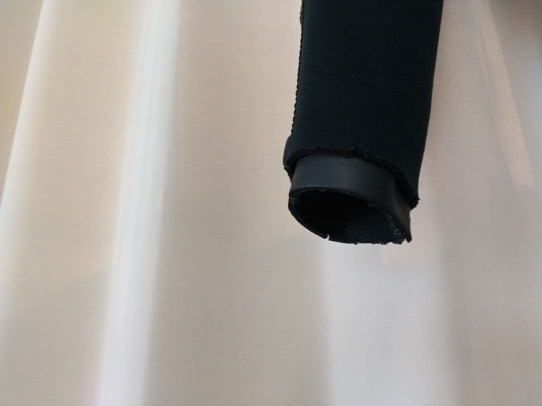 【更に最終値下げ】アックス セミドライウェットスーツ FCSのグローブおまけ付