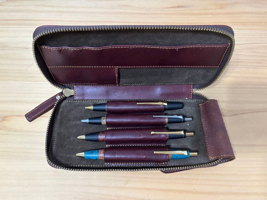 バハギア ラウンドジップペンケース モスト