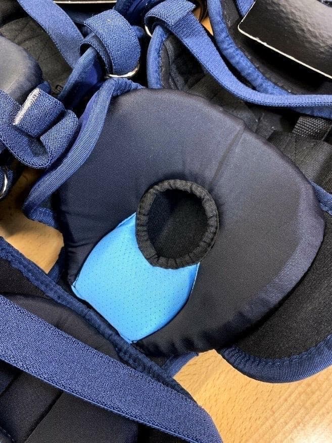 新品☆アメリカ国内限定☆UAマスク＋adidasプロテクター・レガース★紺