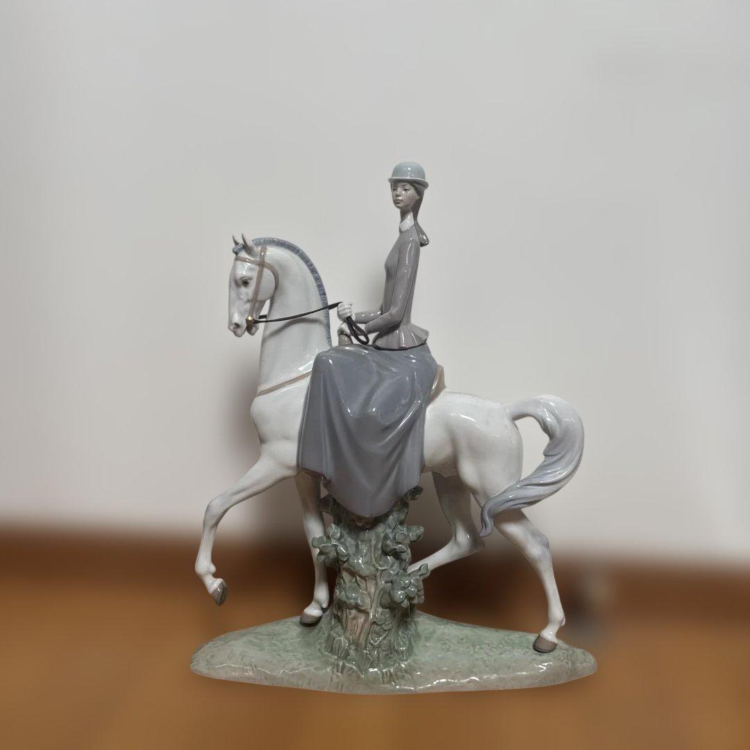 LLADRO 白い馬の少女