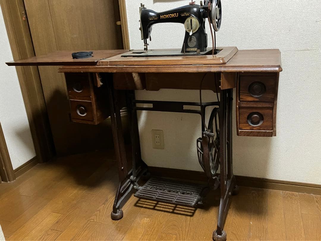 アンティーク足踏みミシン