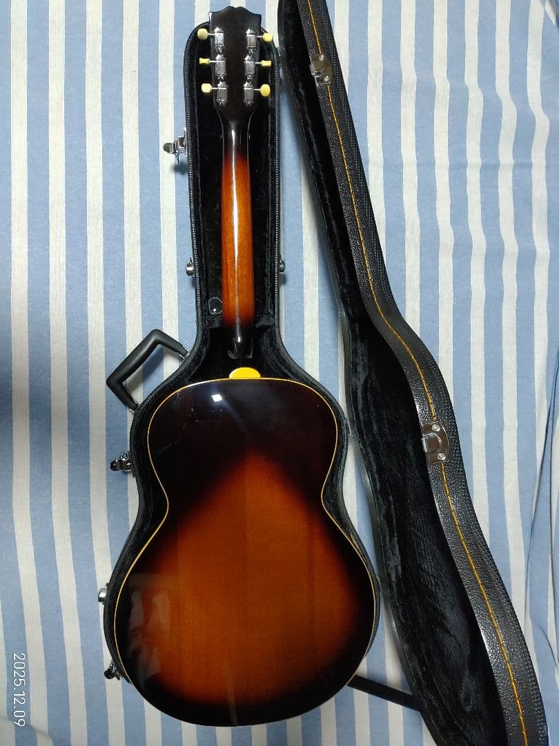 EpiphoneのGibsonヘッドの小振りアコギEL-00美品、ハードケース付