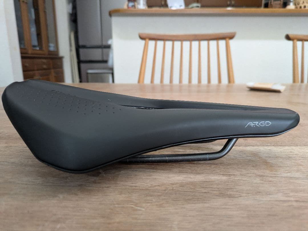 fi’zi:k フィジーク Tempo Argo R3サドル 150mm