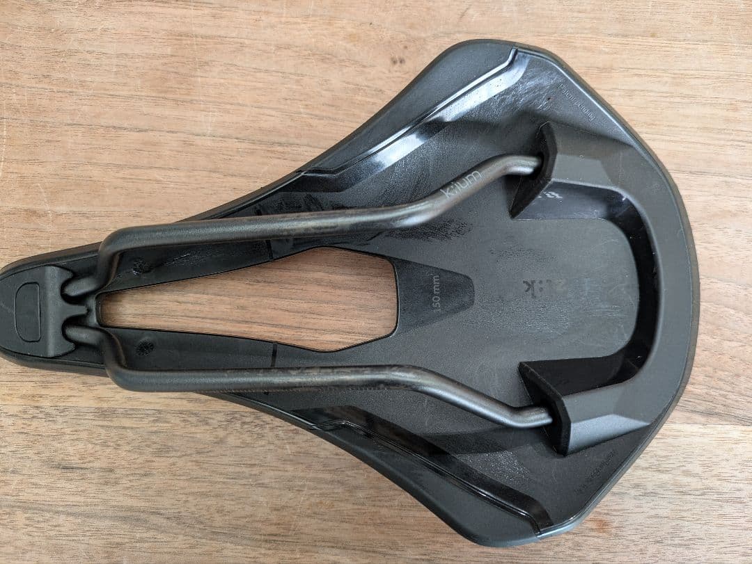 fi’zi:k フィジーク Tempo Argo R3サドル 150mm