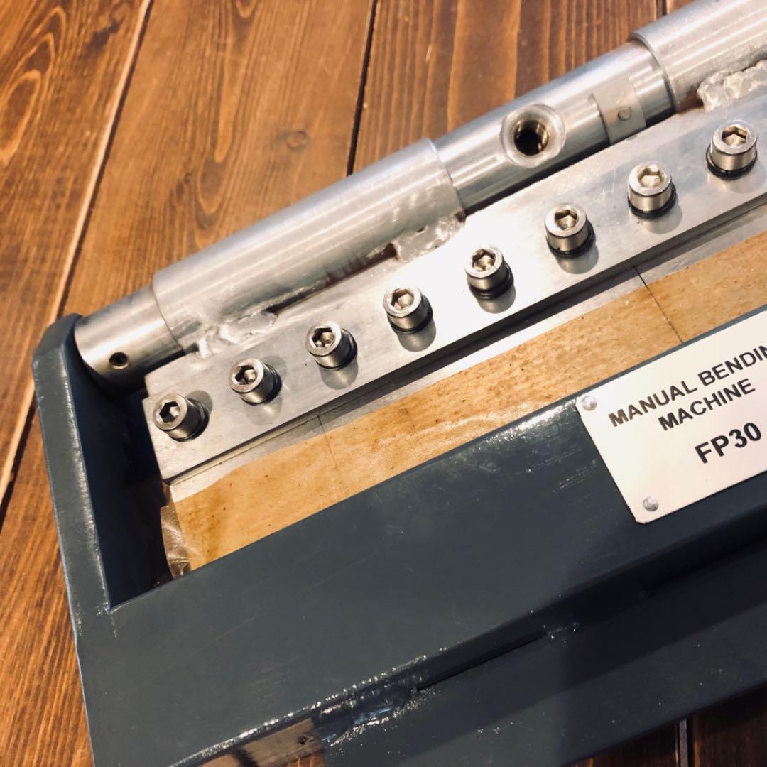 板金折り曲げ機