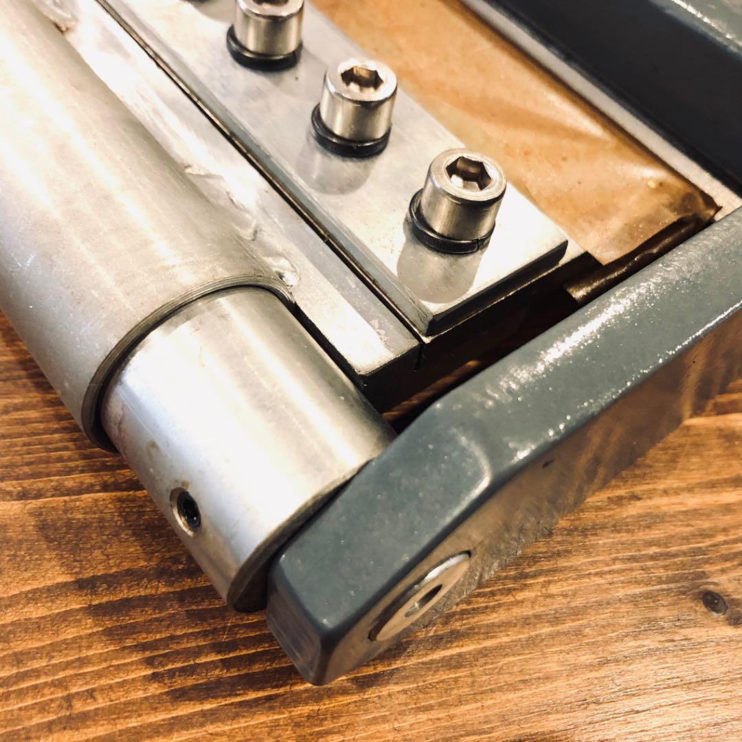 板金折り曲げ機