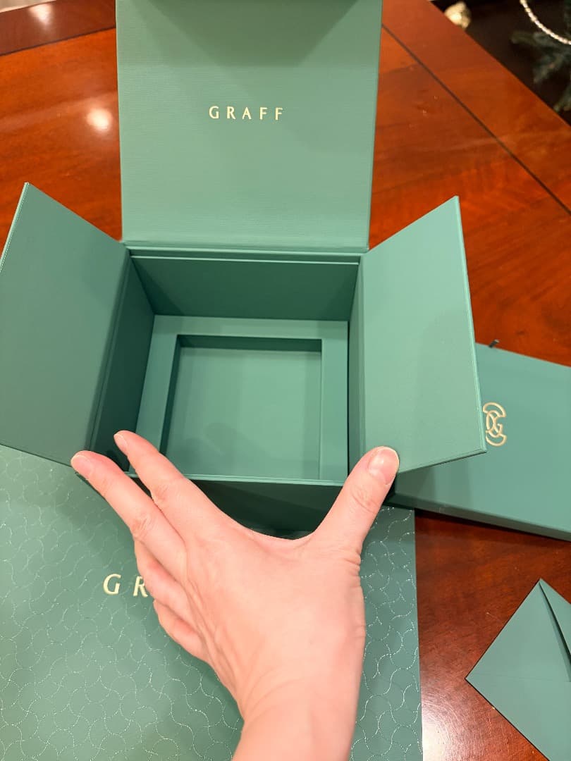 Graff 空箱のみ（ネックレス）　リニューアル後　新作