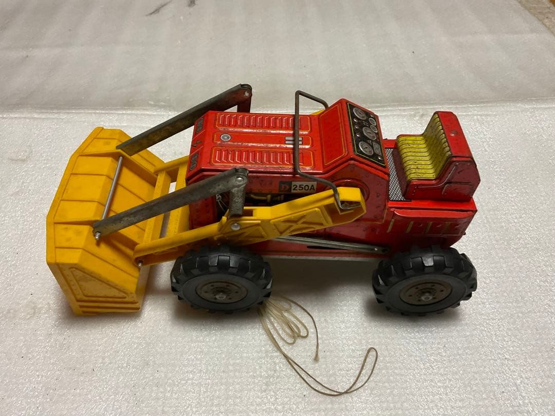 ヨネザワ／D-250A。ブリキのブルドーザー。【箱無し、現状渡し、美品】。