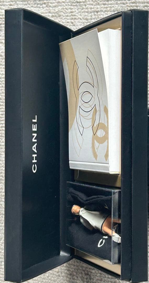 美品　CHANEL チェーン付きフィギュア&パラパラ漫画　新品未使用　非売品