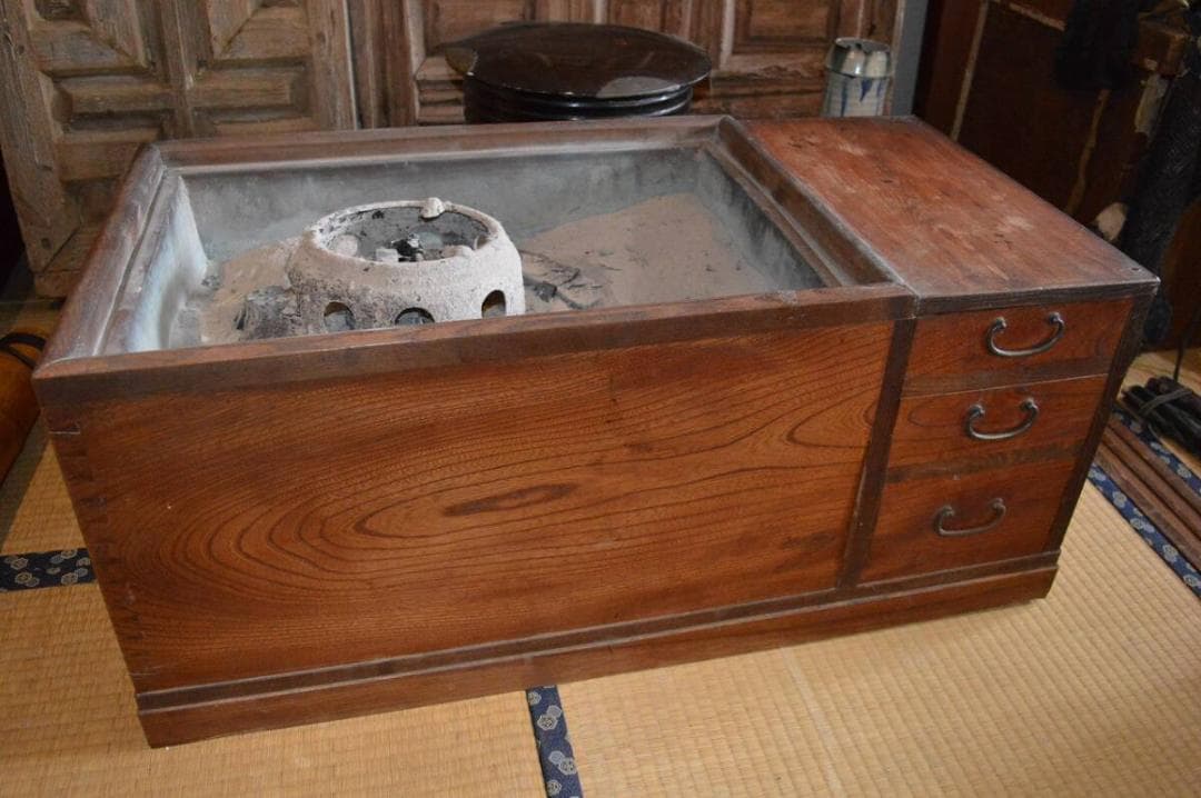 骨董　古民具　時代火鉢　引き出し　鉄瓶　欅
