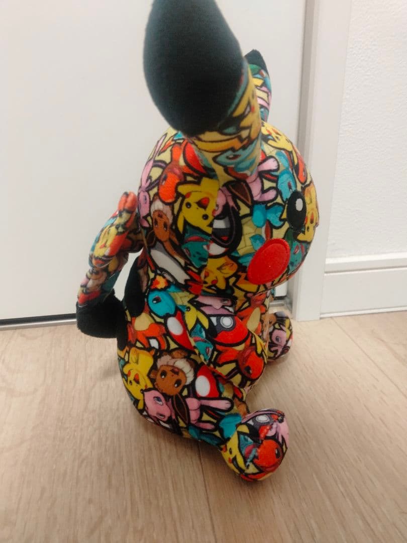 限定　貴重激レア　総柄 ピカチュウ ぬいぐるみ